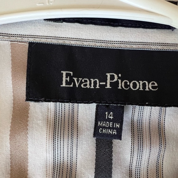 Evan-Picone Woman’s Long Sleeve Button Down Dress Shirt, size 14 - Picture 6 of 8